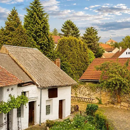 Kovárna Klapý Pod Hazmburkem - české Středohoří * Klapy
